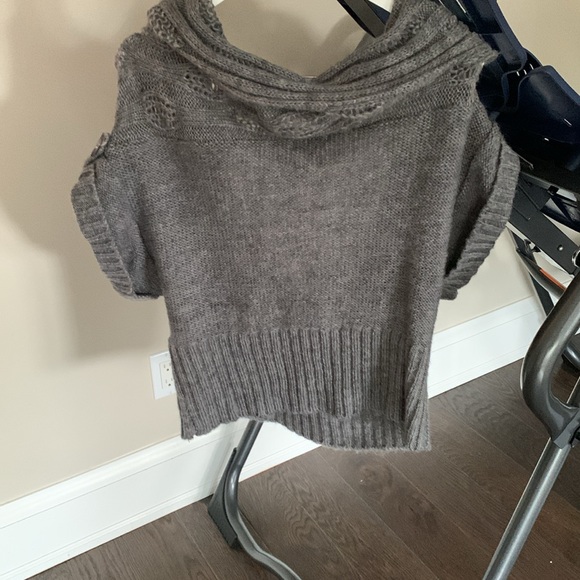 Women’s Sweater - Picture 4 of 4